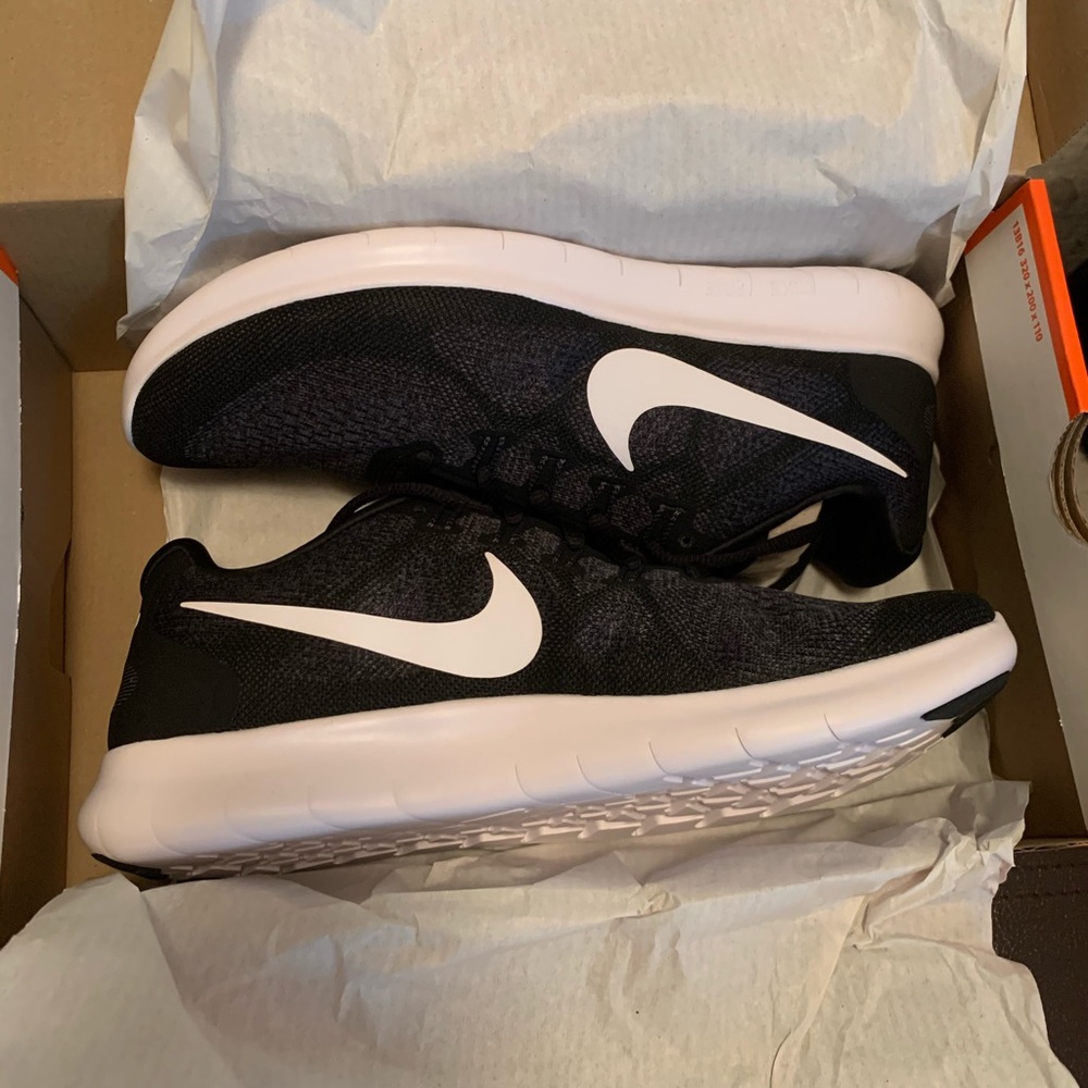 NIB Black Nike Free RN Sneakers